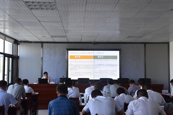 新區(qū)公司黨委召開黨委理論學習中心組（擴大）學習會專題學習新《憲法》